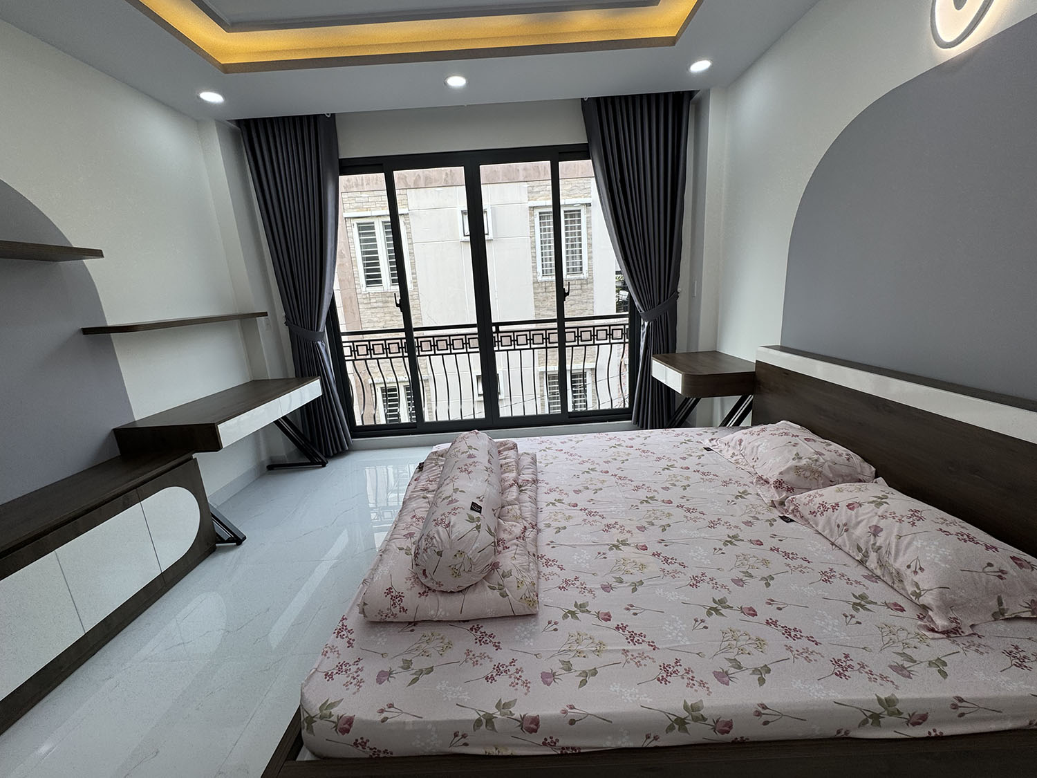 Nhà phố 3 lầu thiết kế Singapore đẹp lung linh full nội thất cao cấp hẻm xe hơi Khu VIP Quang Trung